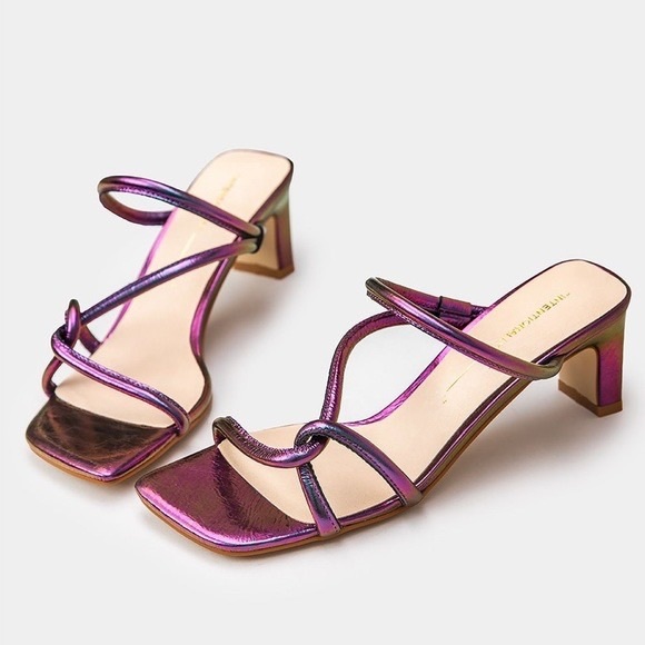 Intentionally Blank Willow Sandal - Picture 1 of 2